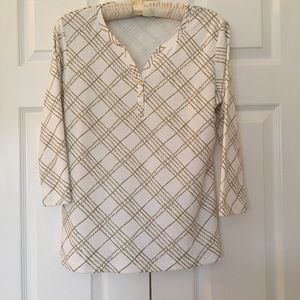 Karen Scott tunic size Medium white& gold like new